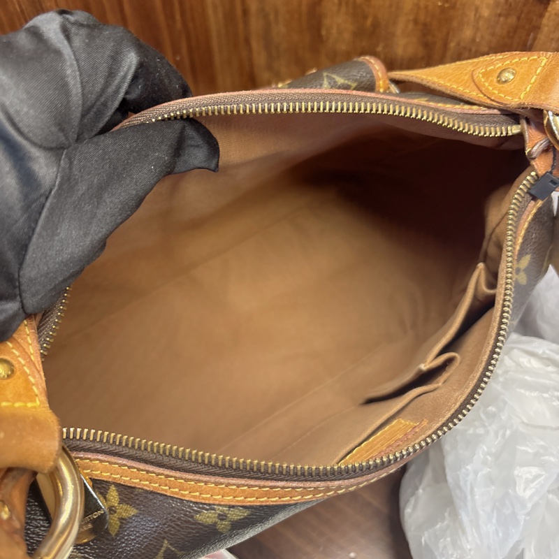 Louis Vuitton Monogram 肩背包-5