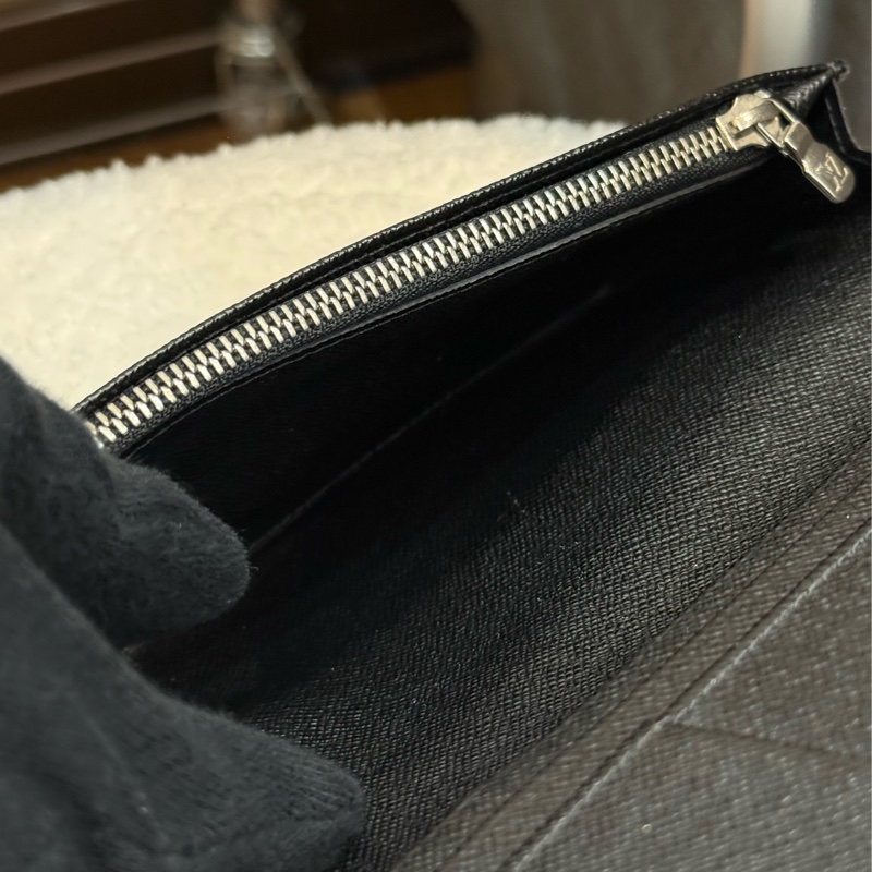 （閒置品)Lv 黑棋盤格對開長夾-5