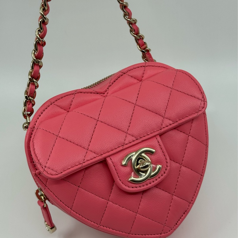 Chanel 粉紅色 羊皮 心形金色CC logo小斜孭-1