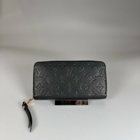 LV M61864 黑壓紋ㄇ拉長夾