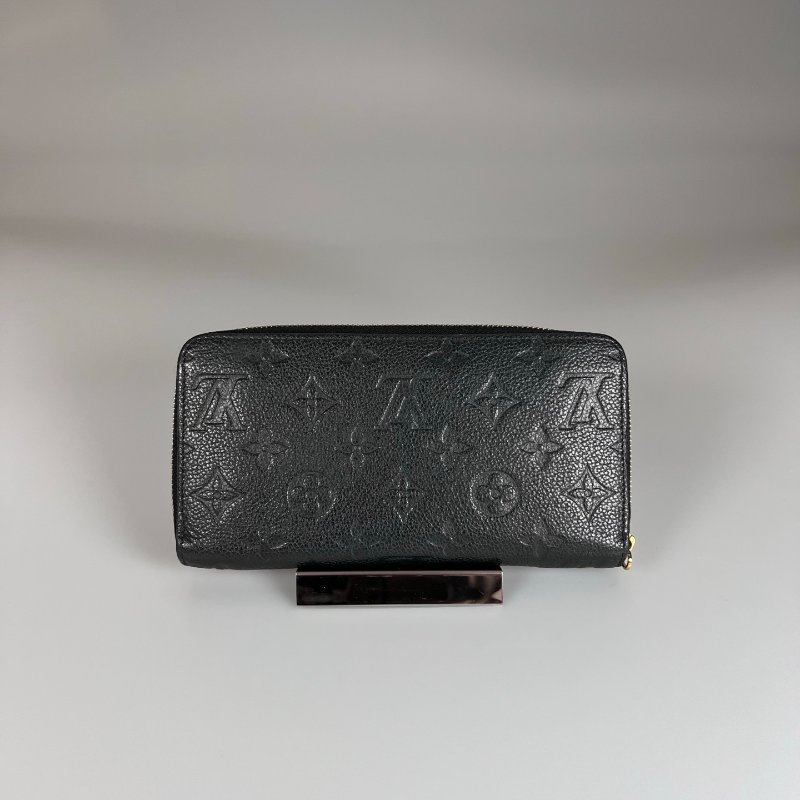 LV M61864 黑壓紋ㄇ拉長夾-1