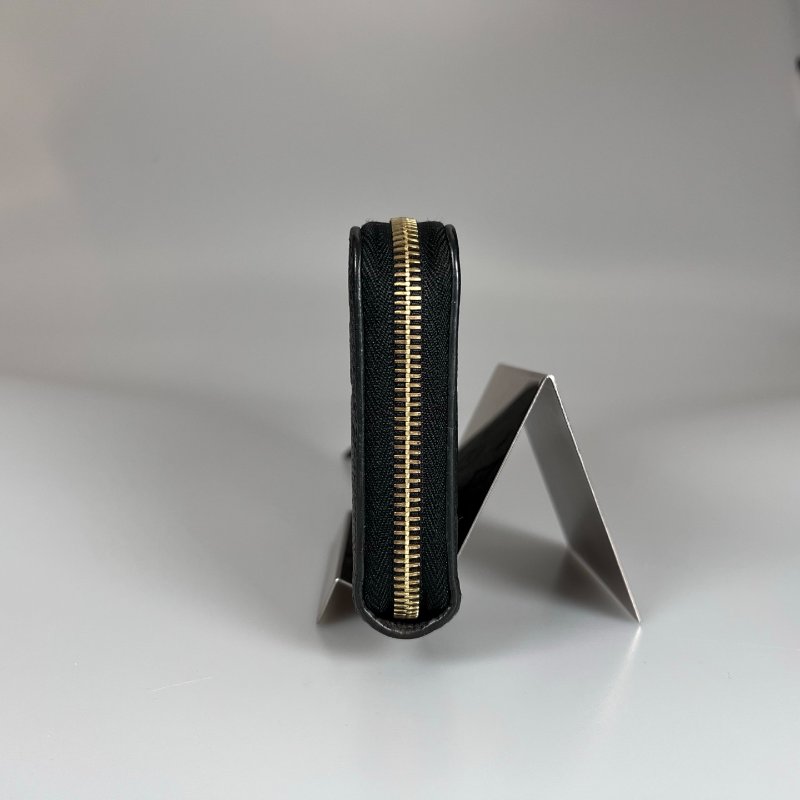 LV M61864 黑壓紋ㄇ拉長夾-2