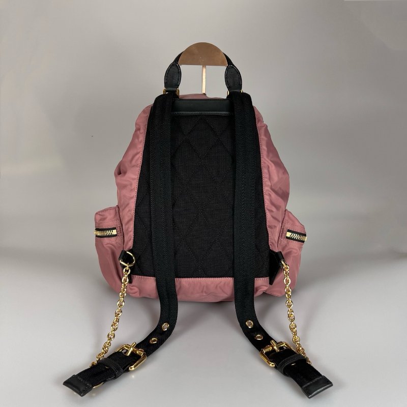 BURBERRY 豆沙粉尼龍後背包-1