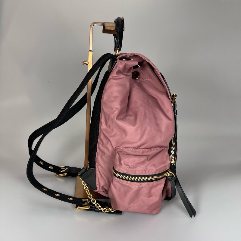 BURBERRY 豆沙粉尼龍後背包-3