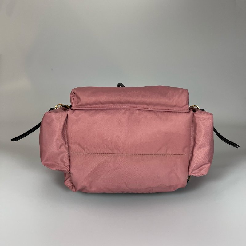 BURBERRY 豆沙粉尼龍後背包-4