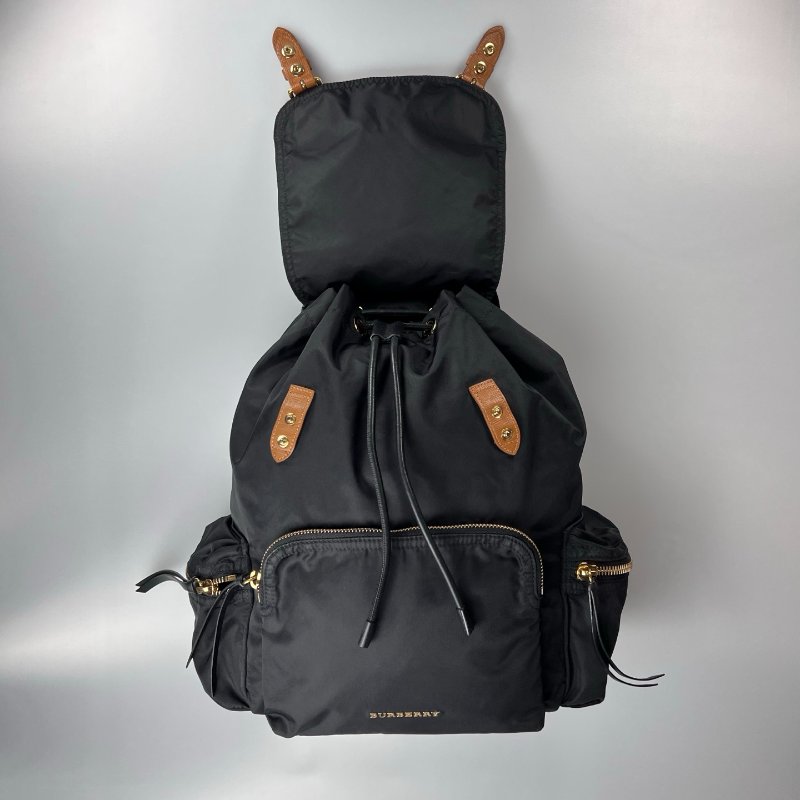 BURBERRY 黑尼龍拚皮革後背包-4