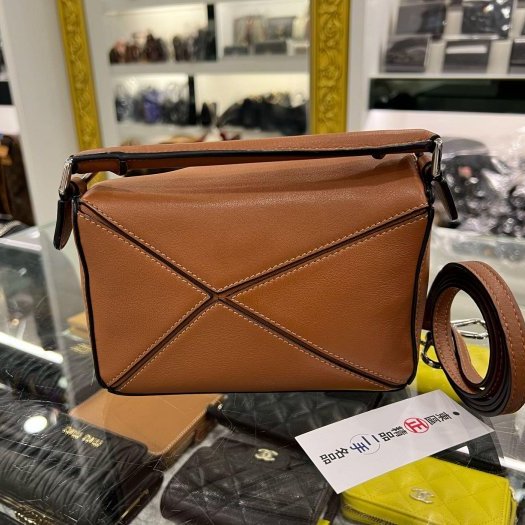 東區正精品㊣LOEWE PUZZLE MINI 焦糖色小牛皮銀扣拼接幾何拼圖手提肩背斜背包兩用包迷你款 RZ6206-4