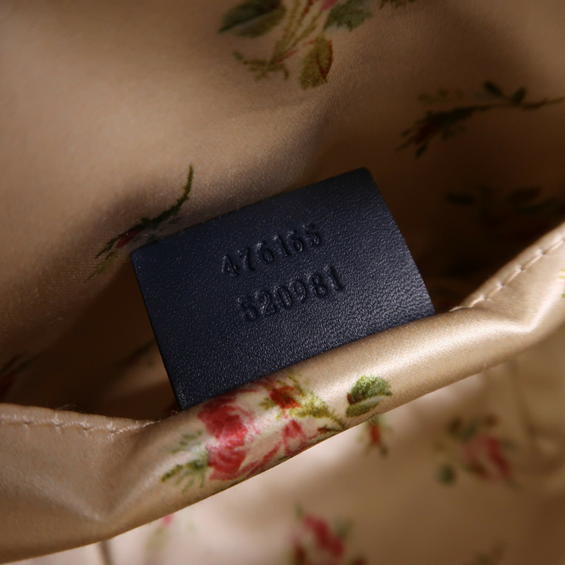 GUCCI 牛仔布Pouch金扣手拿包-6