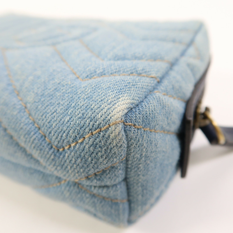 GUCCI 牛仔布Pouch金扣手拿包-11