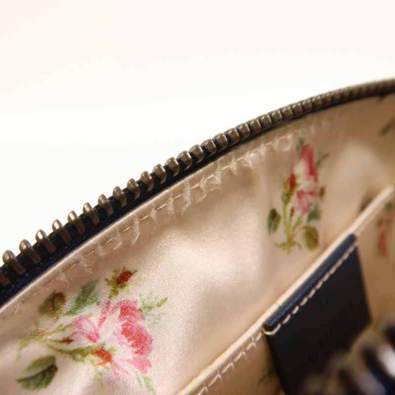 GUCCI 牛仔布Pouch金扣手拿包-13