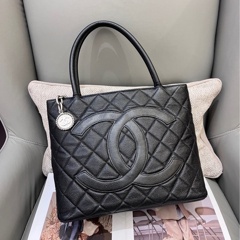 Chanel香奈兒黑銀荔枝皮魚子醬希爾頓 7開