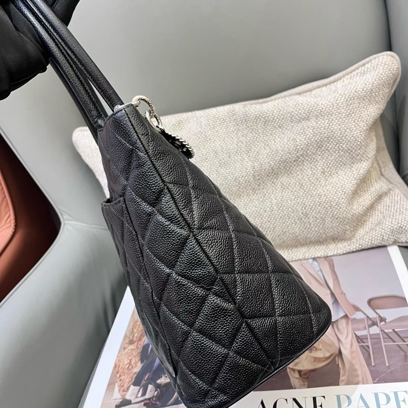 Chanel香奈兒黑銀荔枝皮魚子醬希爾頓 7開-3