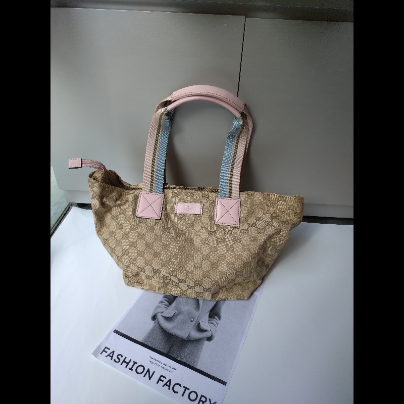 Gucci 粉把駝布logo水餃包-0