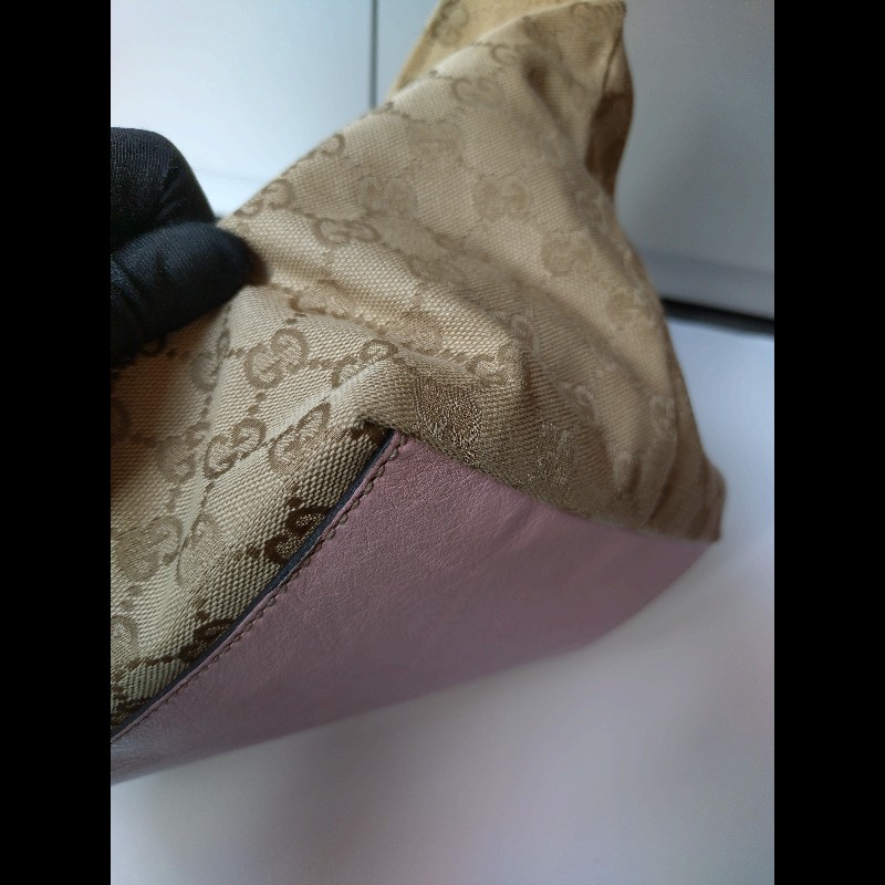Gucci 粉把駝布logo水餃包-12