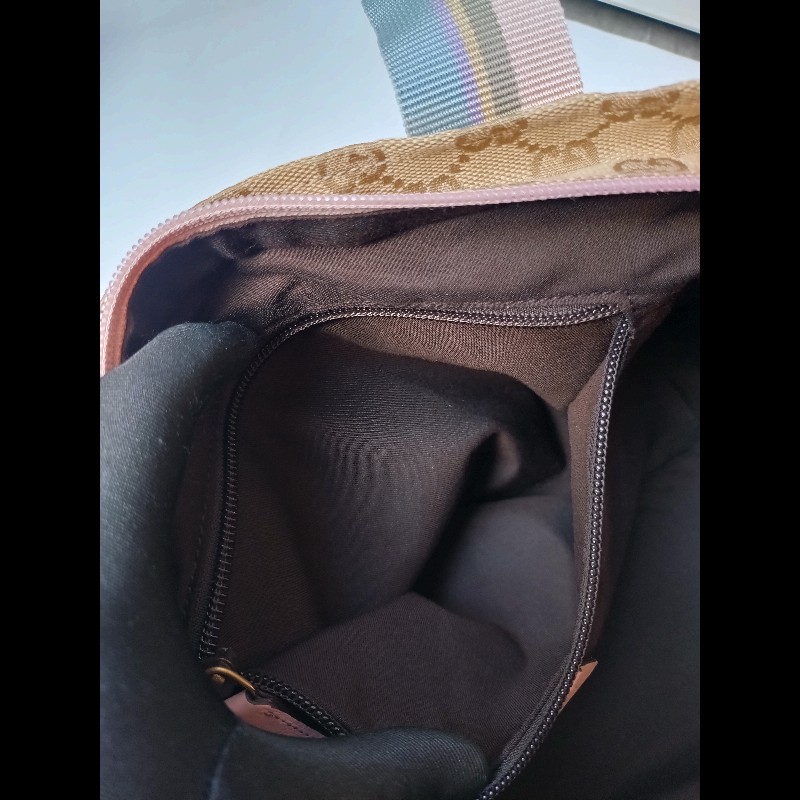 Gucci 粉把駝布logo水餃包-16