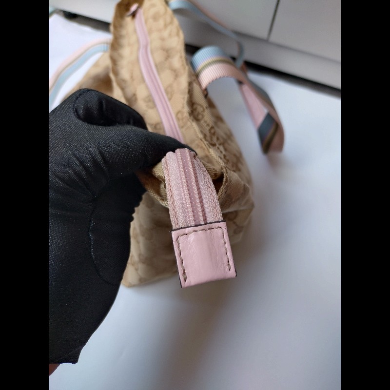Gucci 粉把駝布logo水餃包-24