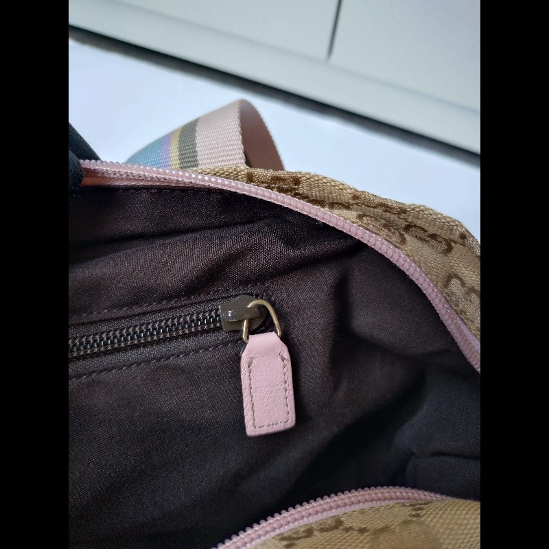 Gucci 粉把駝布logo水餃包-26