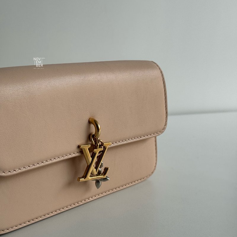 98新✨ 有購證🙌🏻 Louis Vuitton LV 路易威登 Bloom Wallet on Chain 奶茶色金釦-4