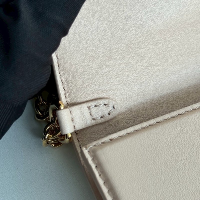 98新✨ 有購證🙌🏻 Louis Vuitton LV 路易威登 Bloom Wallet on Chain 奶茶色金釦-11