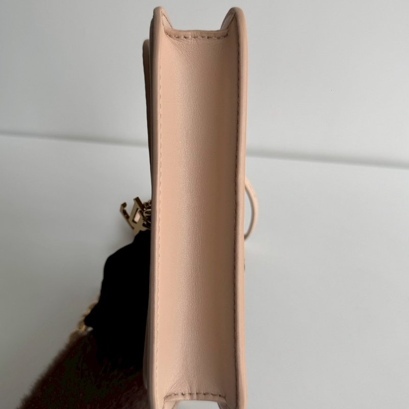 98新✨ 有購證🙌🏻 Louis Vuitton LV 路易威登 Bloom Wallet on Chain 奶茶色金釦-14