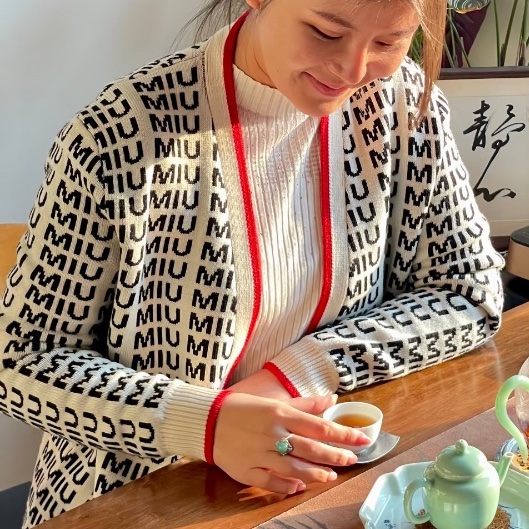 ❤️ MIU MIU 千金風 滿印LOGO款 開衫毛衣-1