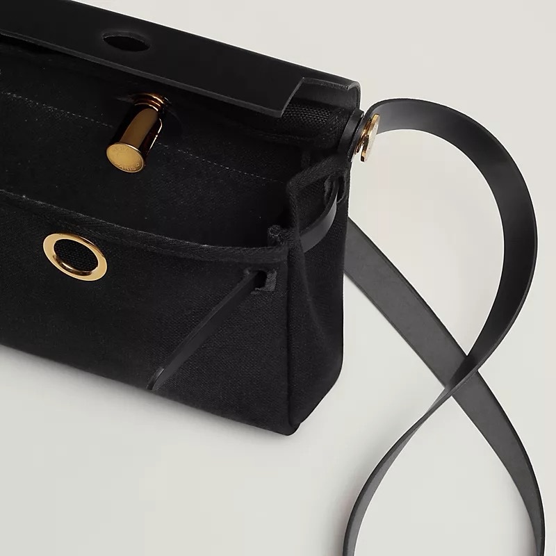 Hermes 女士 黑色Mini Herbag Zip 20單肩包K刻 均碼碼常規、20cm*7cm*17cm-1