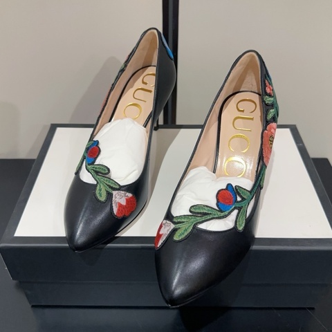 閒置新，未使用Gucci 古馳 經典重工花卉刺繡高跟鞋 尖頭鞋 跟高7cm 百搭又好看 意大利產37.5碼 女款 黑色