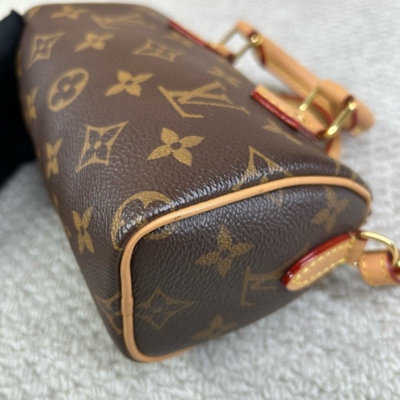 sz cgy LV路易威登Speedy Nano老花迷你枕頭包 經典Monogram塗層帆布 棕色牛皮飾邊 肩帶可調節 可單肩可斜挎可手提 日常通勤約會都很合適-7