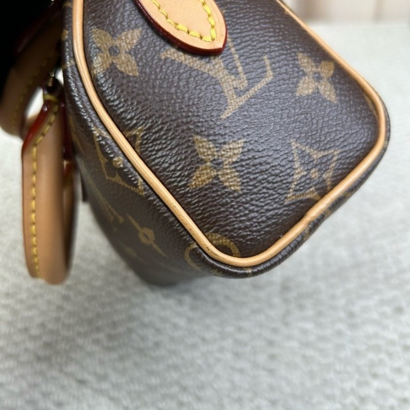 sz cgy LV路易威登Speedy Nano老花迷你枕頭包 經典Monogram塗層帆布 棕色牛皮飾邊 肩帶可調節 可單肩可斜挎可手提 日常通勤約會都很合適-9