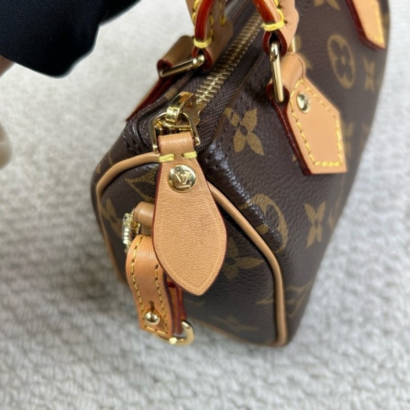 sz cgy LV路易威登Speedy Nano老花迷你枕頭包 經典Monogram塗層帆布 棕色牛皮飾邊 肩帶可調節 可單肩可斜挎可手提 日常通勤約會都很合適-13