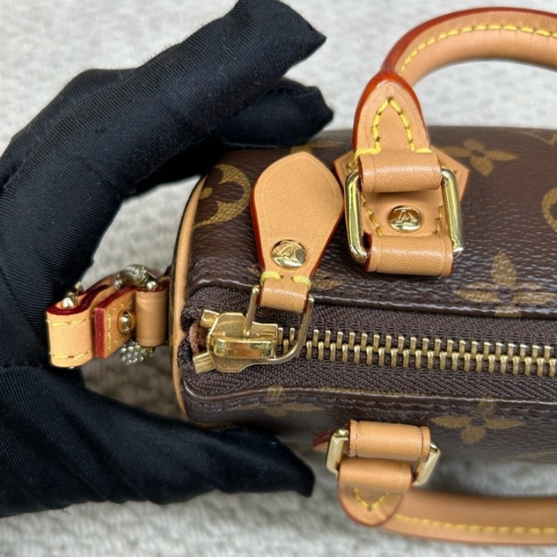 sz cgy LV路易威登Speedy Nano老花迷你枕頭包 經典Monogram塗層帆布 棕色牛皮飾邊 肩帶可調節 可單肩可斜挎可手提 日常通勤約會都很合適-20