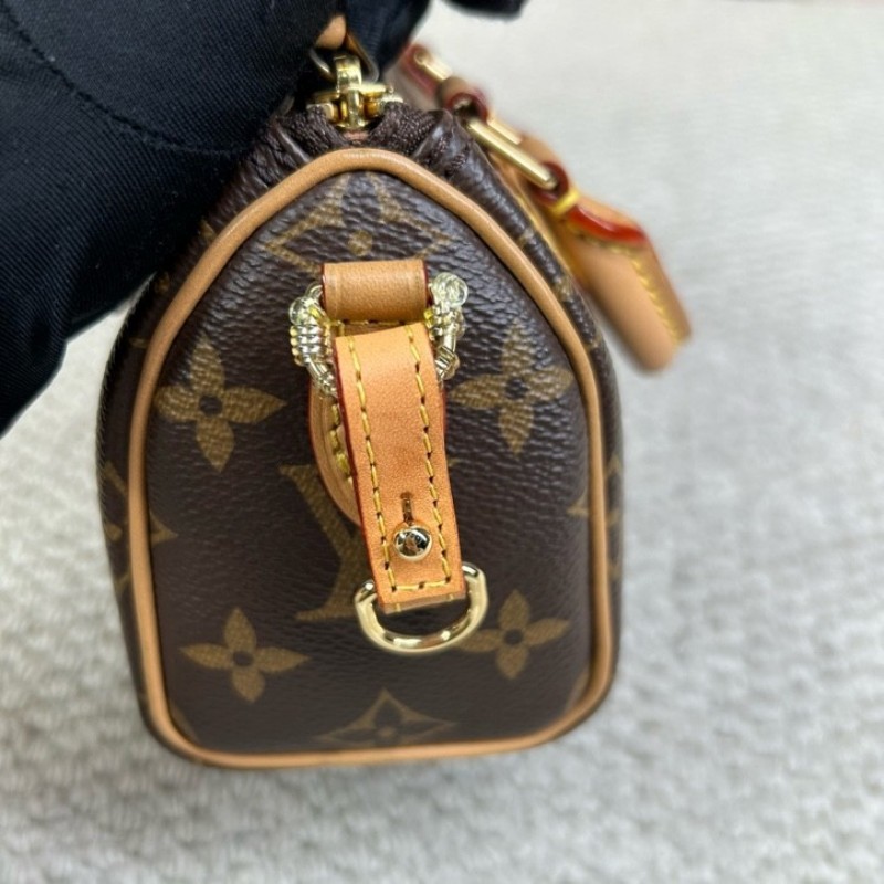 sz cgy LV路易威登Speedy Nano老花迷你枕頭包 經典Monogram塗層帆布 棕色牛皮飾邊 肩帶可調節 可單肩可斜挎可手提 日常通勤約會都很合適-23