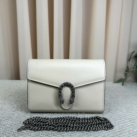 古馳GUCCI白色鑽扣酒神woc鏈條包 經典鑽扣設計 銀色鏈條 多卡位 內置拉鏈 非常實用 單肩斜挎都可以 日常百搭 顯氣質