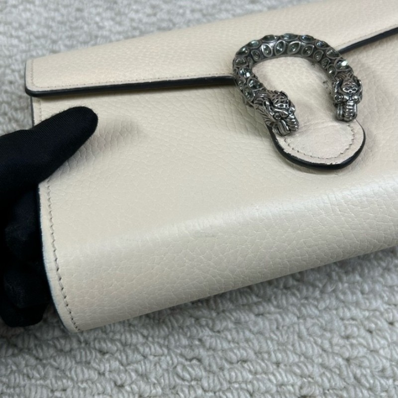 古馳GUCCI白色鑽扣酒神woc鏈條包 經典鑽扣設計 銀色鏈條 多卡位 內置拉鏈 非常實用 單肩斜挎都可以 日常百搭 顯氣質-7