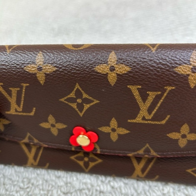 LV路易威登老花Emilie小紅花錢包 獨特紅色花朵裝飾 盡顯優雅 卡位多 容量大 方便攜帶 日常百搭-4
