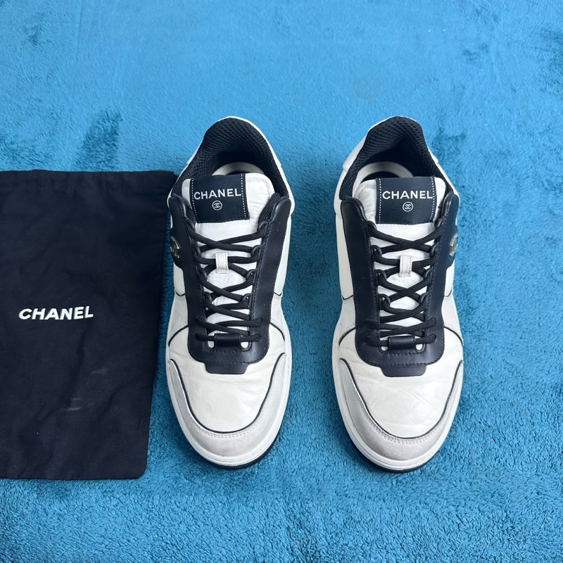 Chanel香奈兒金標圓頭系帶低幫板鞋 白黑色 42碼-0
