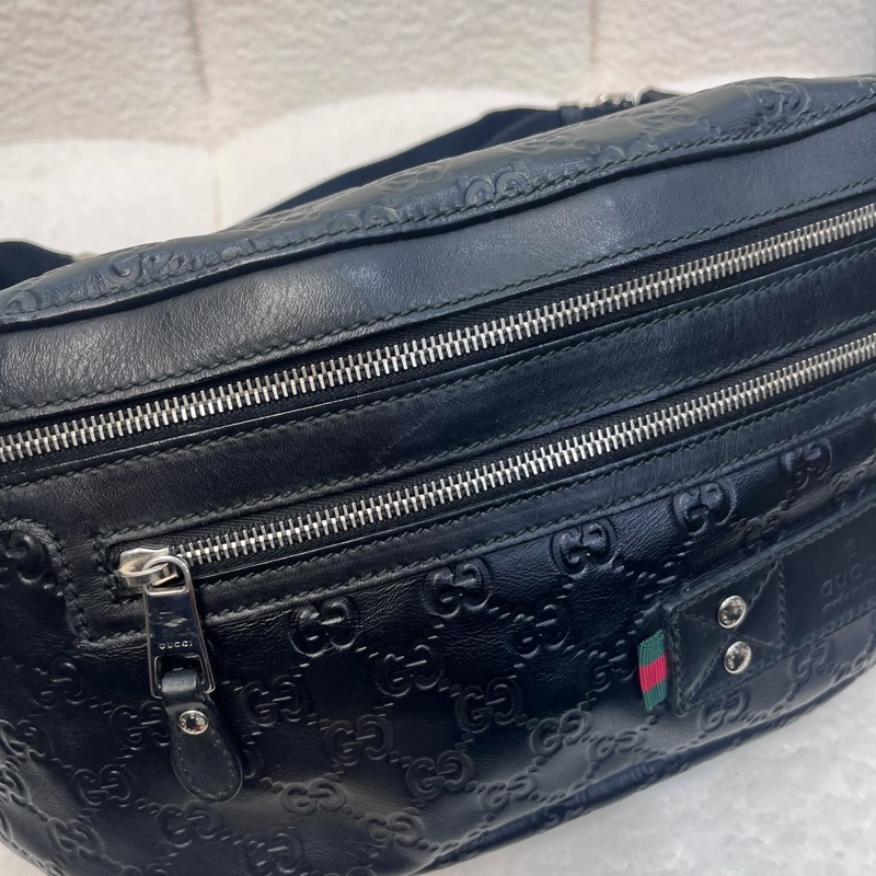 Gucci 黑牛皮壓紋銀釦斜背胸包 246409-6