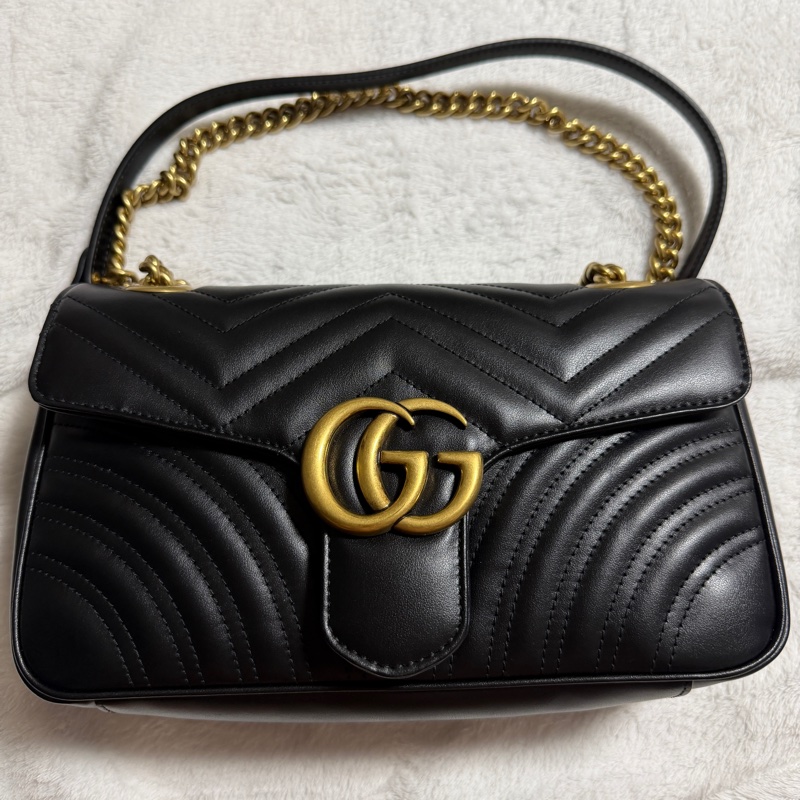 GUCCI GG Marmont 肩背包 小號 26 黑色  金扣-5
