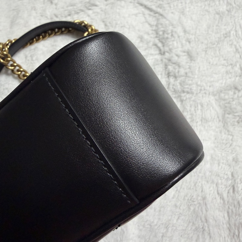 GUCCI GG Marmont 肩背包 小號 26 黑色  金扣-11
