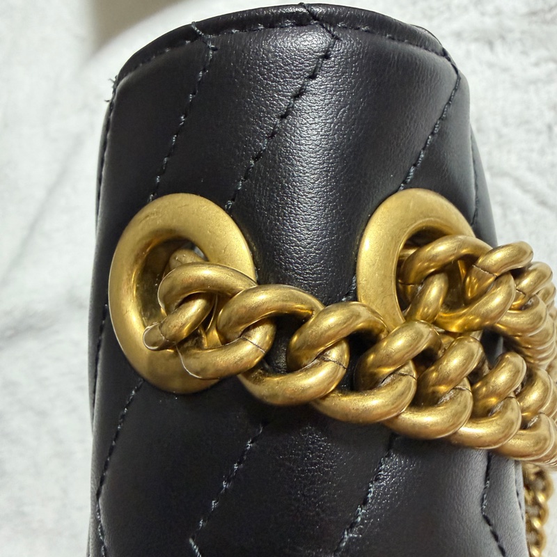 GUCCI GG Marmont 肩背包 小號 26 黑色  金扣-19