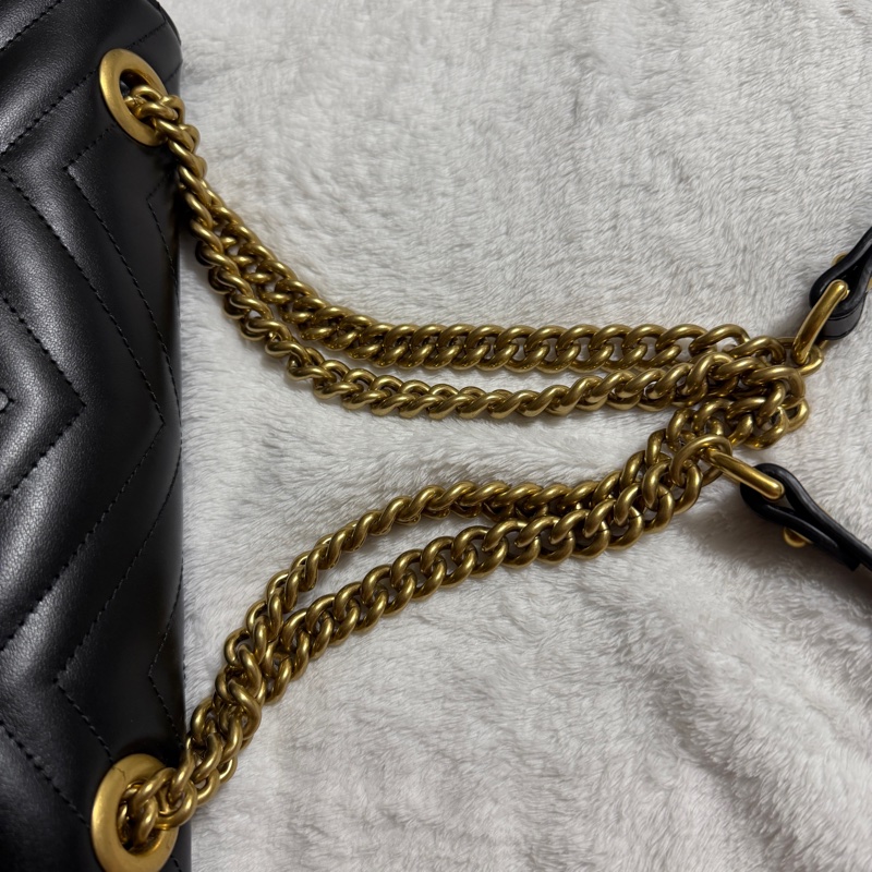 GUCCI GG Marmont 肩背包 小號 26 黑色  金扣-21