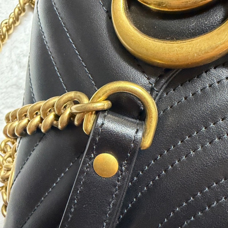 GUCCI GG Marmont 肩背包 小號 26 黑色  金扣-22
