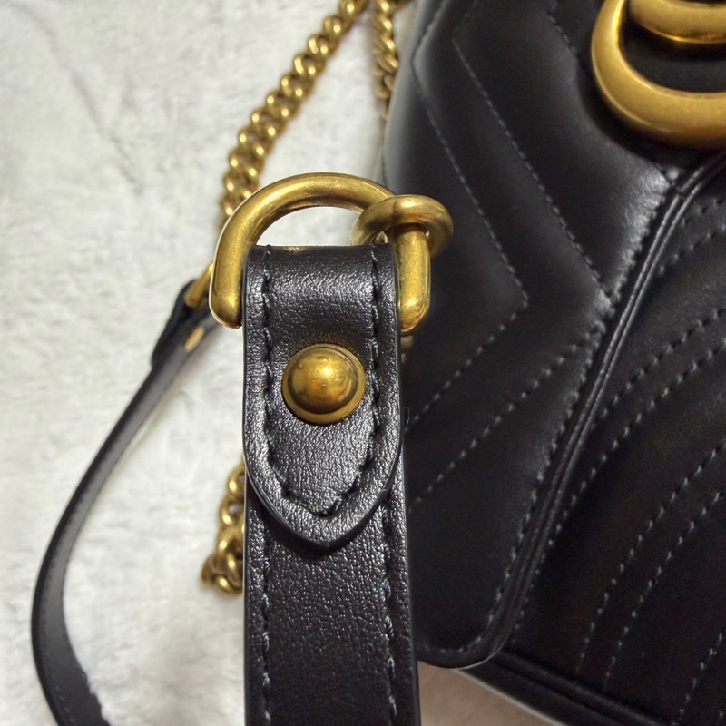 GUCCI GG Marmont 肩背包 小號 26 黑色  金扣-23