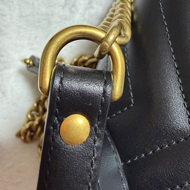 GUCCI GG Marmont 肩背包 小號 26 黑色  金扣-24