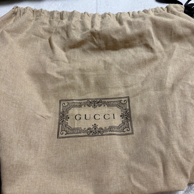 GUCCI GG Marmont 肩背包 小號 26 黑色  金扣-27