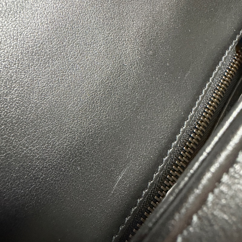 GUCCI GG Marmont 肩背包 小號 26 黑色  金扣-30