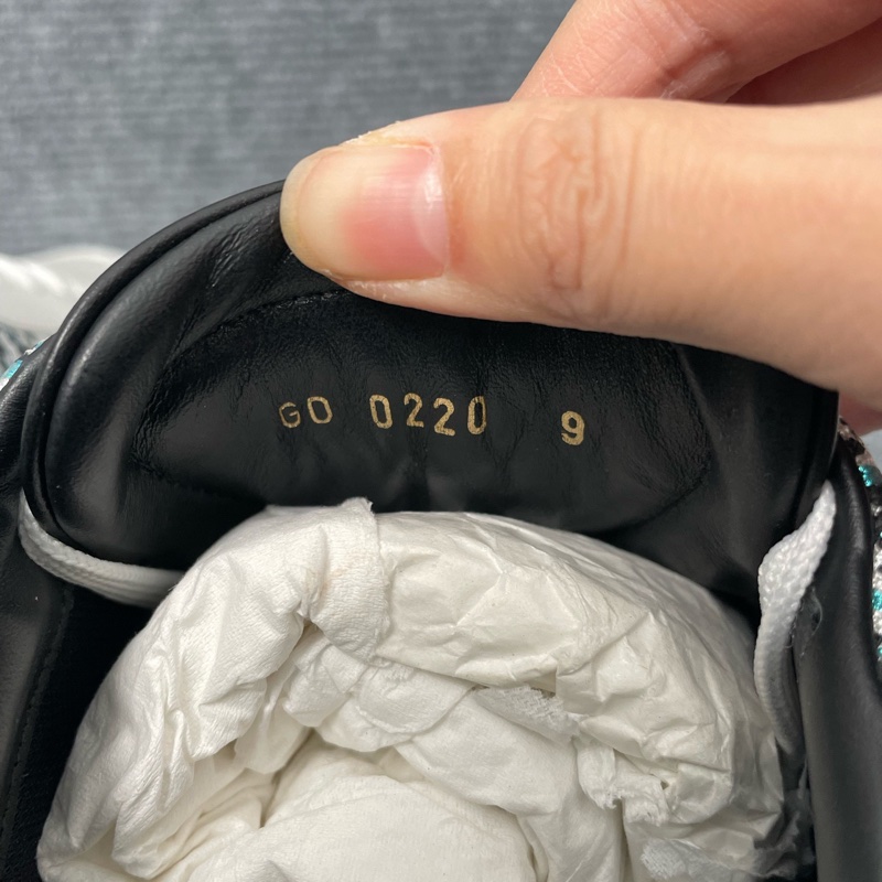 全新 LV路易威登白色皮面藍尾運動鞋 43碼=9碼-6