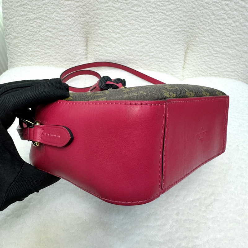 LV 原花拚桃色拉鍊流蘇相機包M43557-8