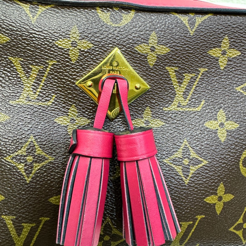 LV 原花拚桃色拉鍊流蘇相機包M43557-10