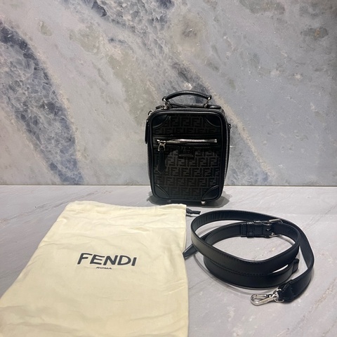 Fendi 迷你旅行單肩包